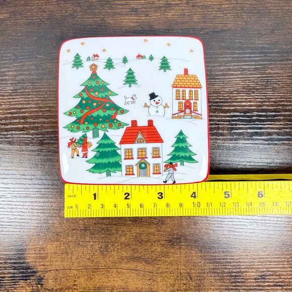 VTG Action Industries Christmas Ceramic Trinket Box – Holiday Scene w/ Lid - Picture 9 of 10